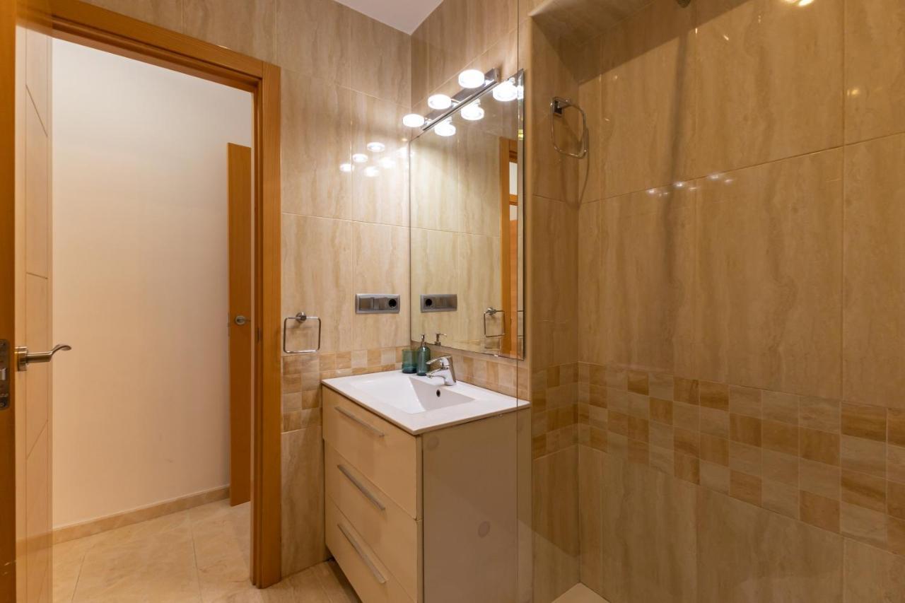 Charming 3 Bedroom Apartment At Triana Center By Oui Sevilla Exteriör bild